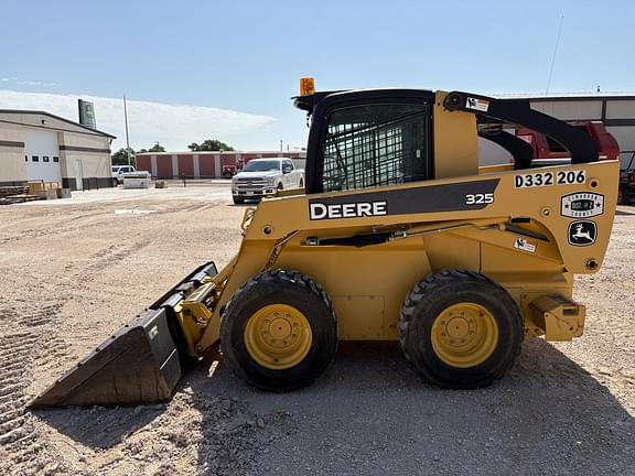 Image of John Deere 325 equipment image 1