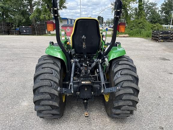 Image of John Deere 3320 equipment image 3