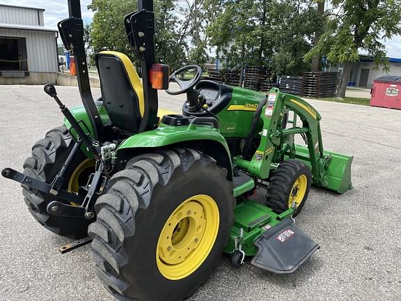 Image of John Deere 3320 equipment image 4