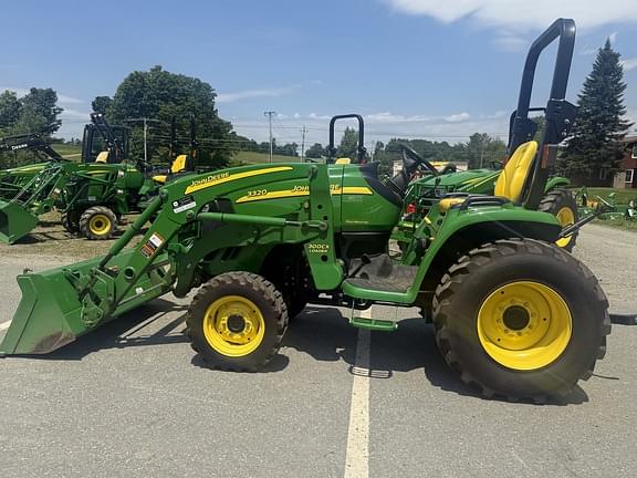 Image of John Deere 3320 equipment image 3