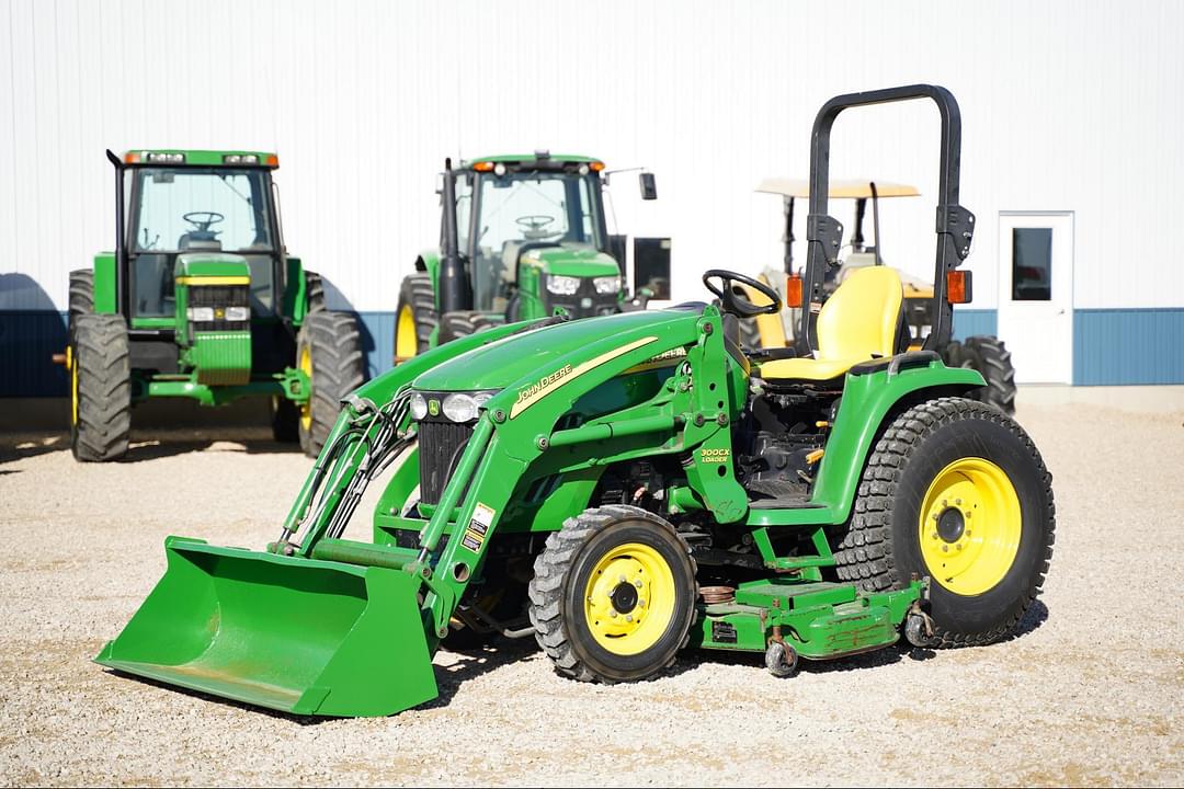 Image of John Deere 3320 Primary image