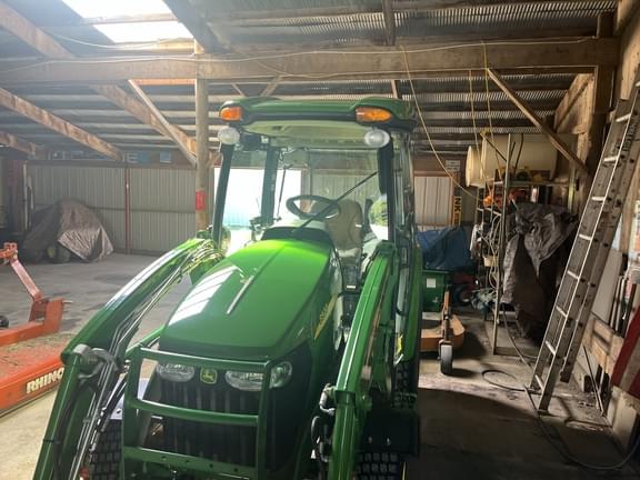Image of John Deere 3520 equipment image 2