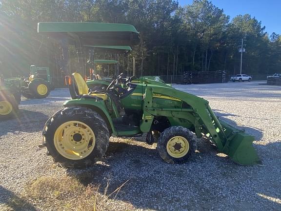 Image of John Deere 3520 equipment image 1