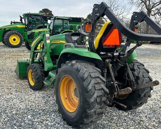 Image of John Deere 3520 equipment image 2