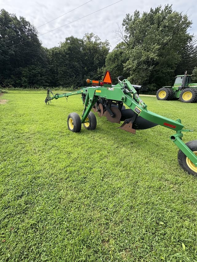 Image of John Deere 3710 equipment image 3