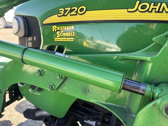 Image of John Deere 3720 equipment image 2