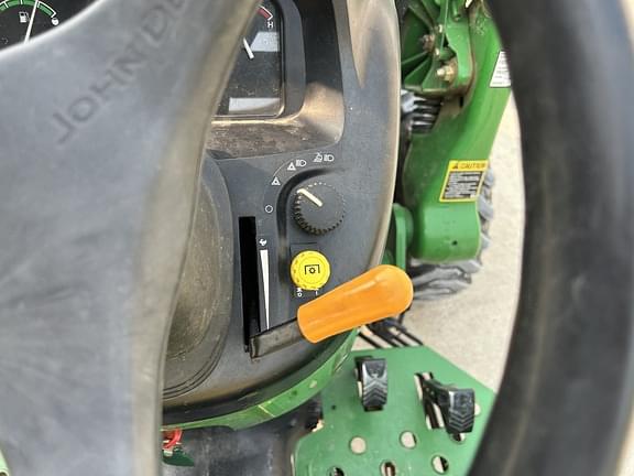 Image of John Deere 4105 equipment image 3