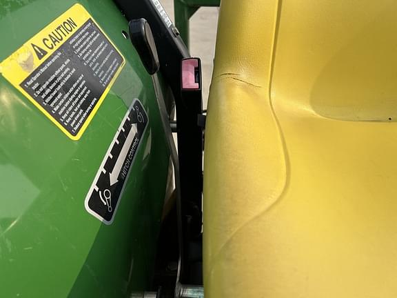 Image of John Deere 4105 equipment image 4