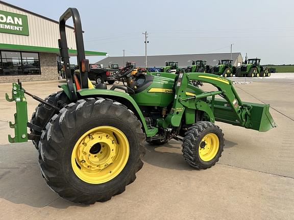 Image of John Deere 4105 equipment image 2