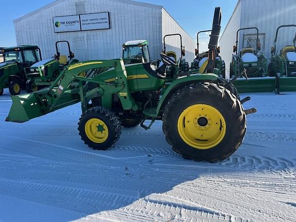 Image of John Deere 4105 equipment image 1