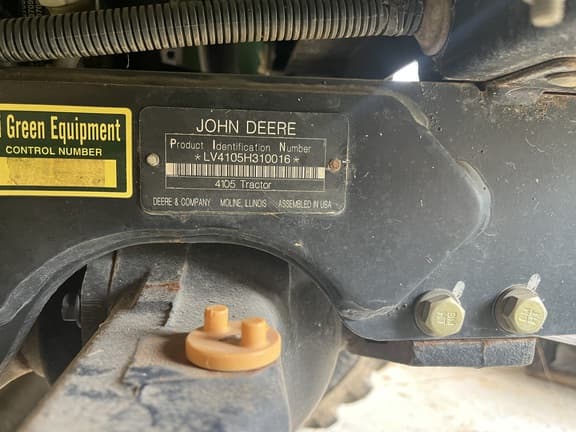Image of John Deere 4105 equipment image 4