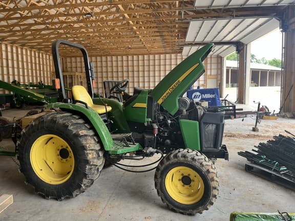 Image of John Deere 4105 equipment image 2