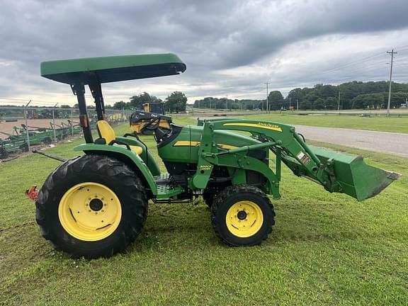 Image of John Deere 4105 equipment image 2