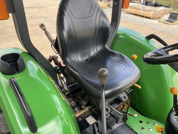 Image of John Deere 4105 equipment image 4
