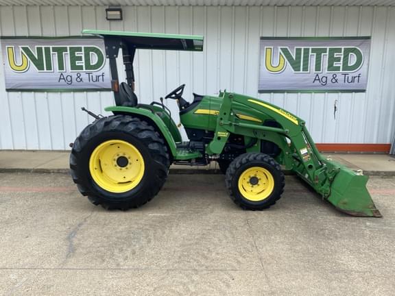 Image of John Deere 4105 equipment image 1