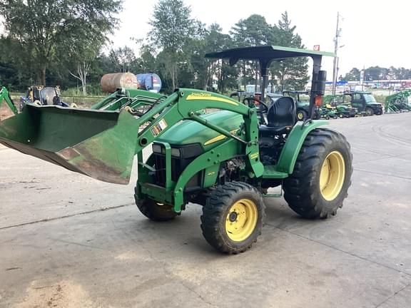 Image of John Deere 4105 equipment image 2