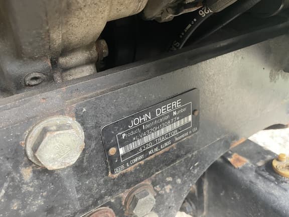 Image of John Deere 4320 equipment image 3