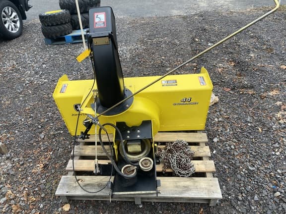 Image of John Deere 44" Snowblower equipment image 3