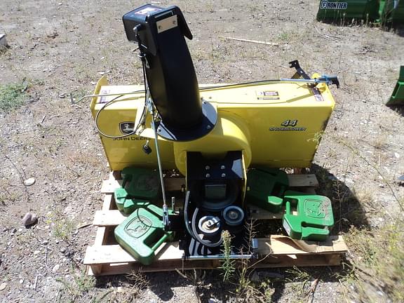 Image of John Deere 44" Snowblower Primary image