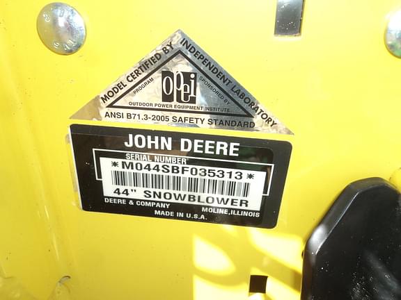 Image of John Deere 44" Snowblower equipment image 4