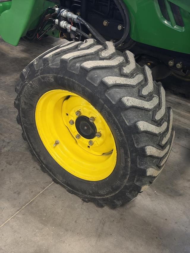 Image of John Deere 4520 equipment image 2