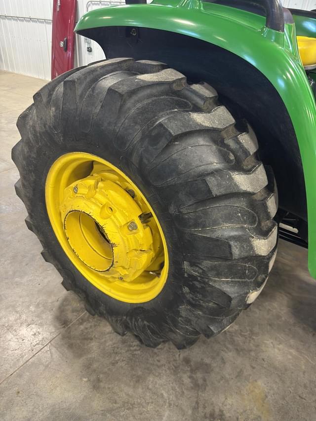 Image of John Deere 4520 equipment image 3