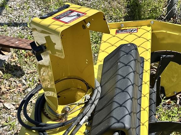 Image of John Deere 47" Snow Blower equipment image 3