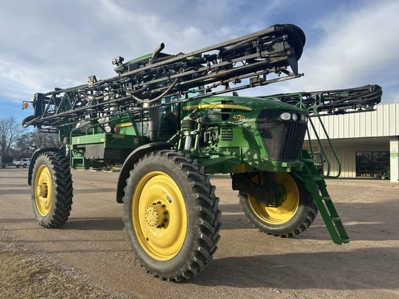 Image of John Deere 4730 equipment image 2