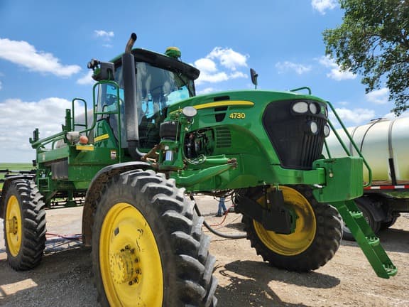 Image of John Deere 4730 equipment image 2