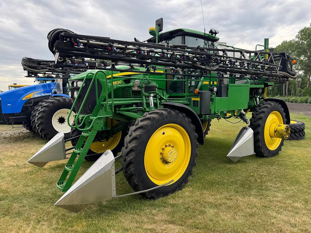 Image of John Deere 4830 Primary image