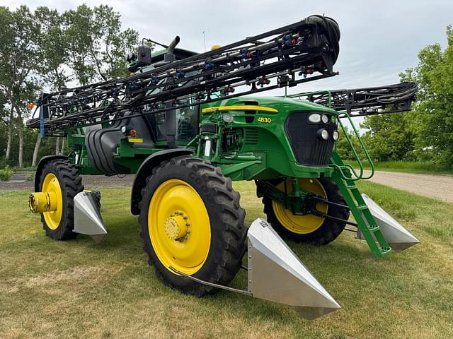 Image of John Deere 4830 equipment image 1