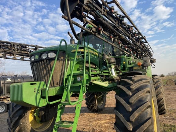 Image of John Deere 4830 equipment image 2