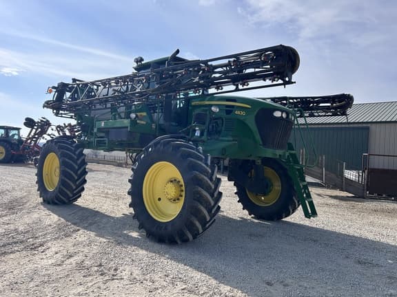 Image of John Deere 4830 equipment image 4