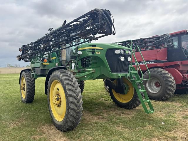 Image of John Deere 4830 equipment image 2