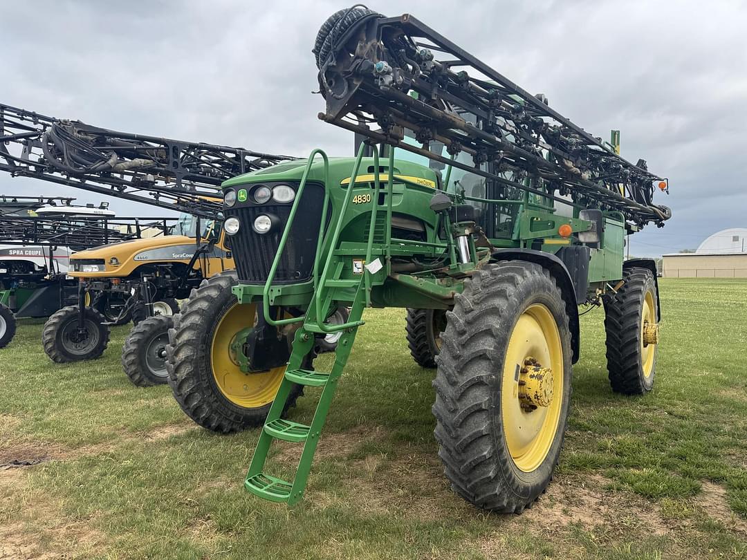 Image of John Deere 4830 Primary image