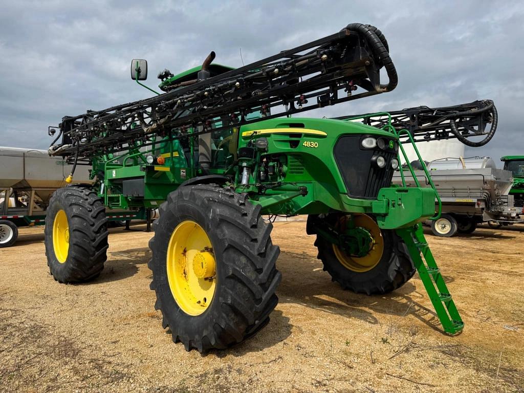 Image of John Deere 4830 Primary image
