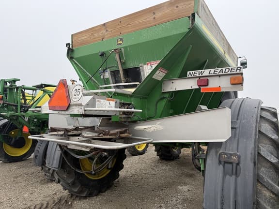 Image of John Deere 4930 equipment image 4