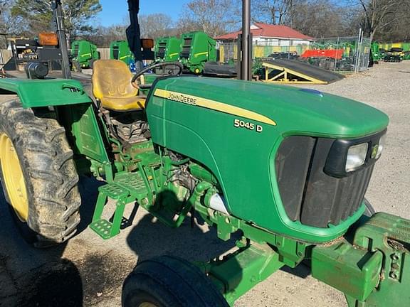 Image of John Deere 5045D equipment image 3