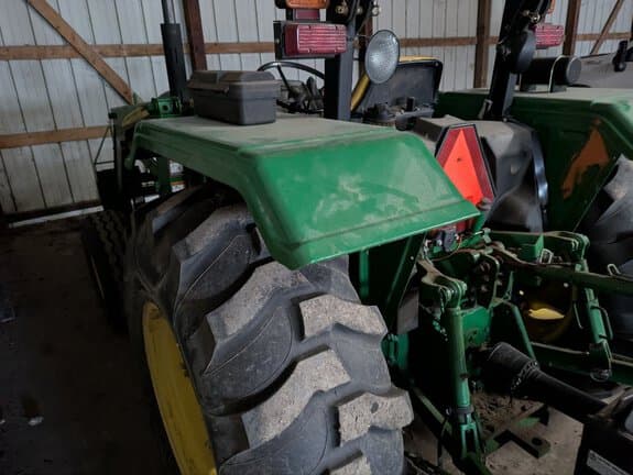 Image of John Deere 5045D equipment image 3