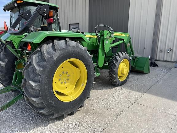 Image of John Deere 5065E equipment image 2