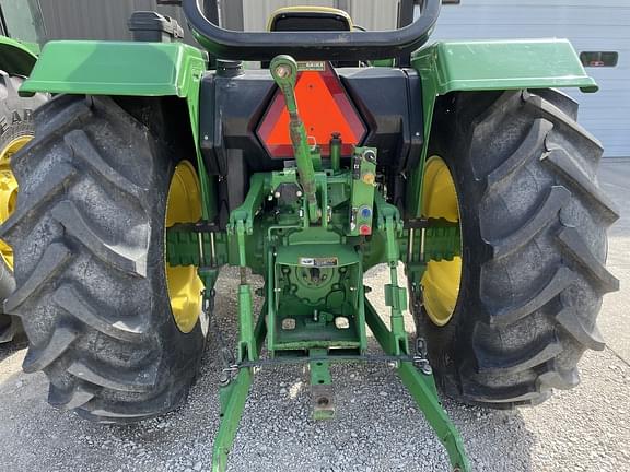 Image of John Deere 5065E equipment image 3