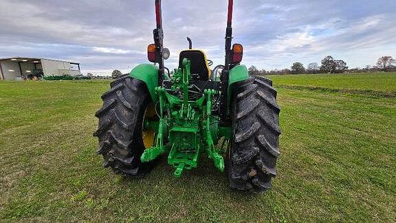 Image of John Deere 5065M equipment image 3