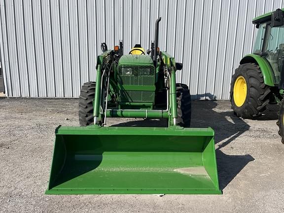 Image of John Deere 5065M equipment image 3