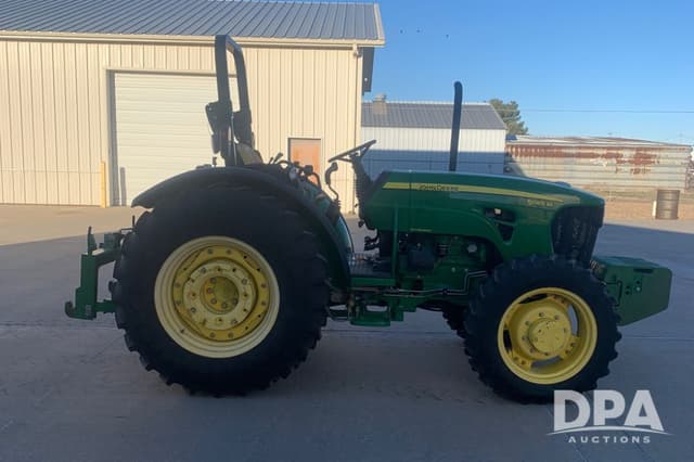 Image of John Deere 5065M equipment image 2