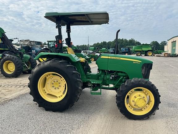 Image of John Deere 5075E equipment image 4