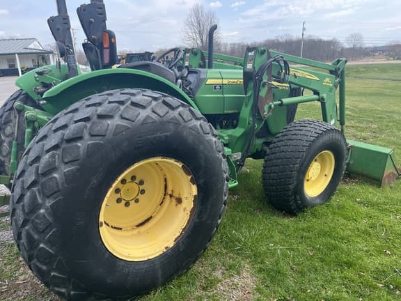 Image of John Deere 5075M equipment image 1
