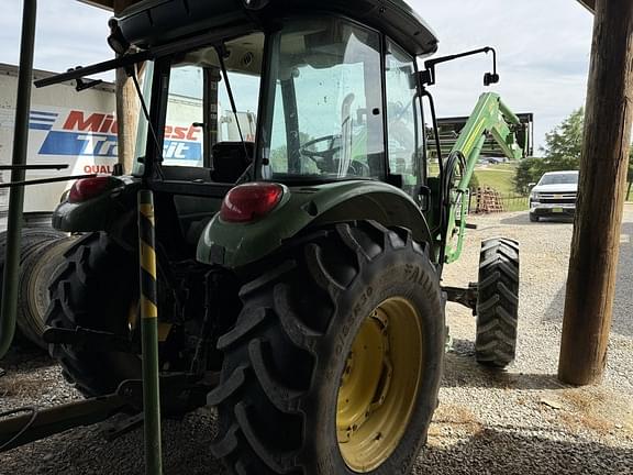 Image of John Deere 5083E equipment image 3