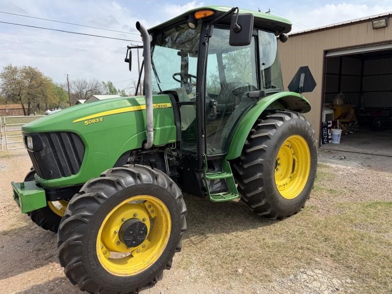 2009 John Deere 5083E Equipment Image0