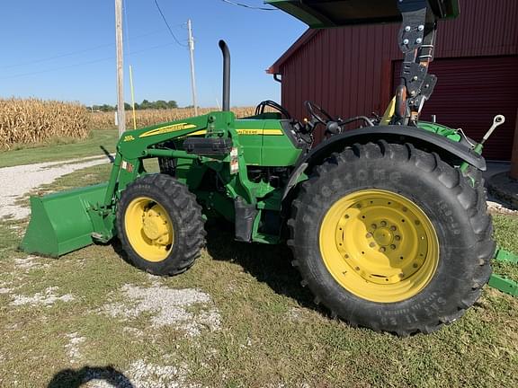 Image of John Deere 5085M equipment image 1