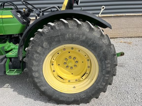 Image of John Deere 5085M equipment image 3
